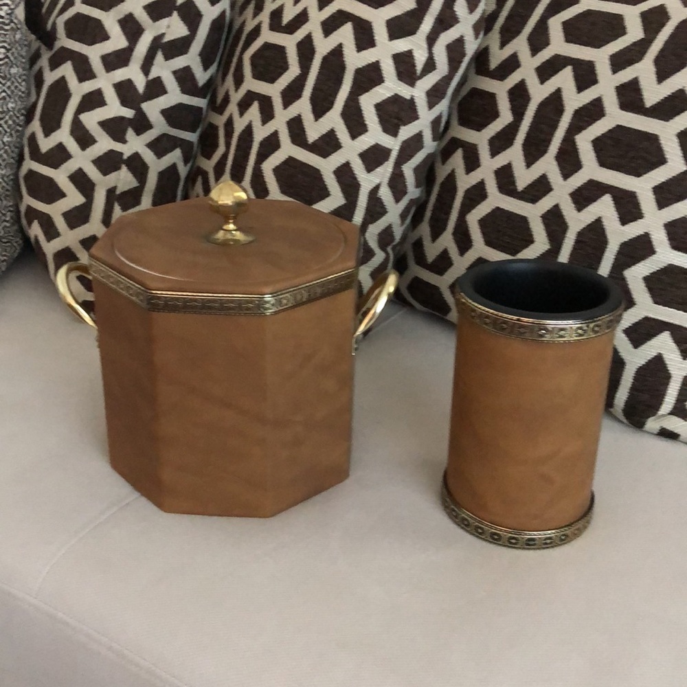 ELEGANCE BY KRAFTWARE FAUX LEATHER MID CENTURY ICE BUCKET & WINE BOTTLE HOLDER